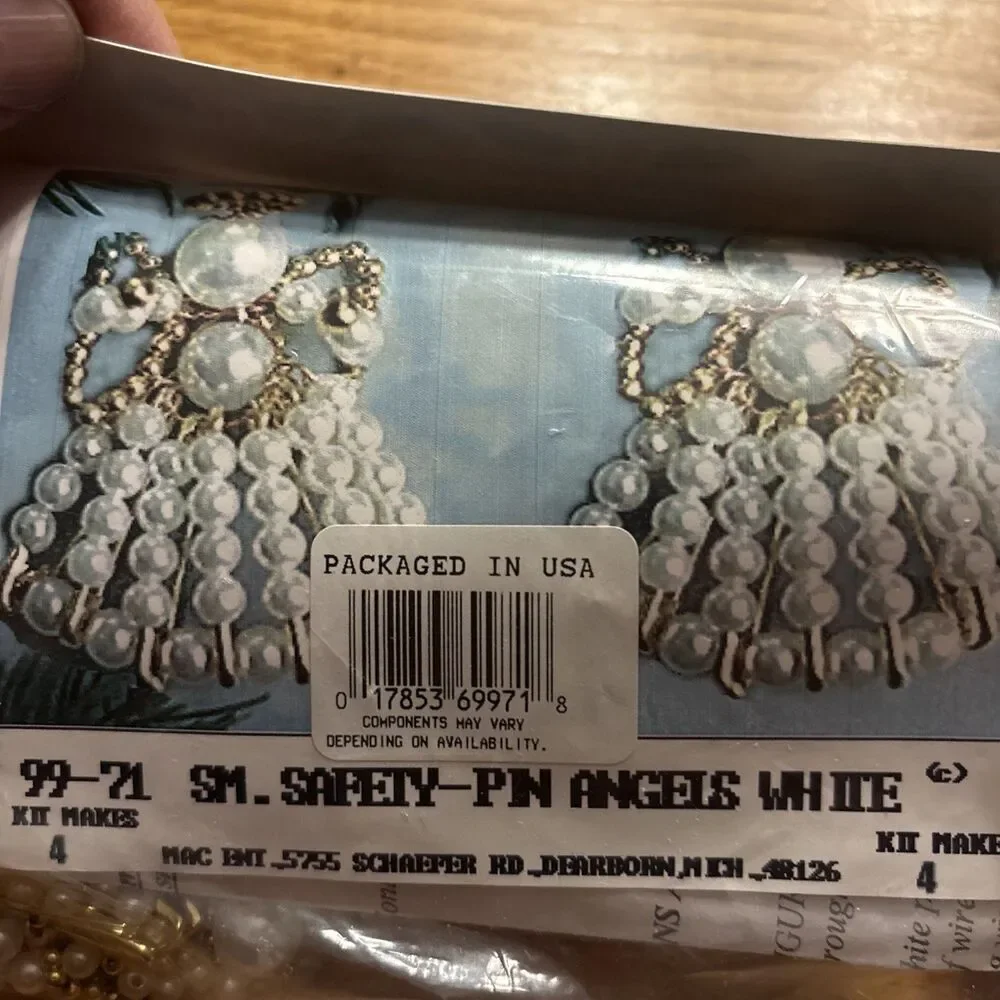 2 Vintage Christmas Craft Kits Merri Mac Beads Safety Pin Angels White/Gold New